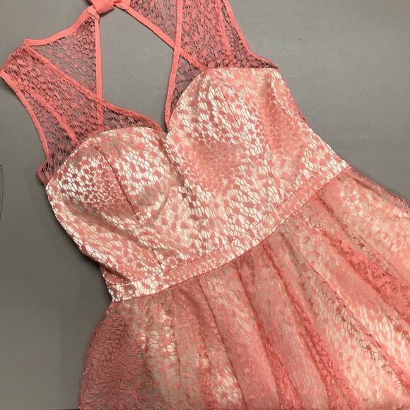 Chi Chi London Dress Sleeveless Pink Lace Overlay NEW Wicked Glenda Outfit - Picture 2 of 4